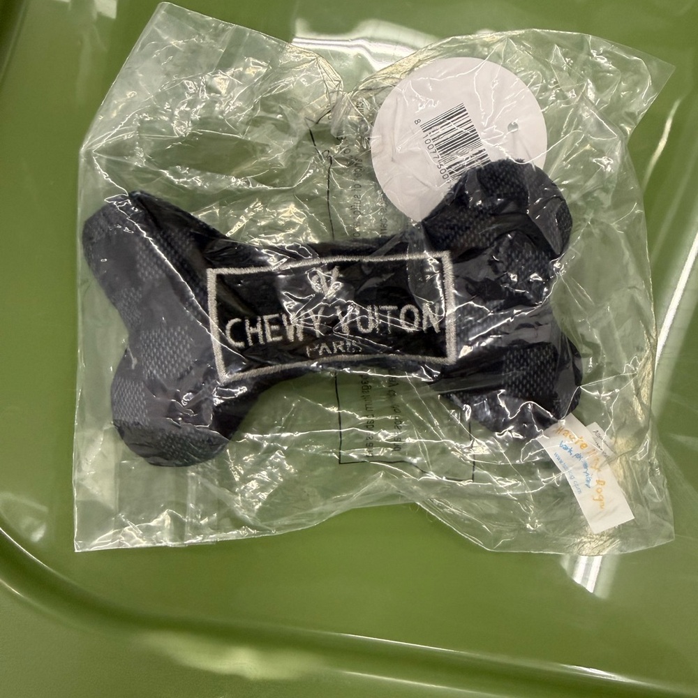 Small BLACK CHECKER CHEWY VUITON BONE SQUEAKER DOG TOY NWT - Picture 4 of 5